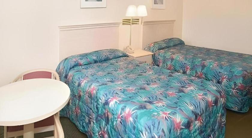 Econo Lodge Pearl Eksteriør billede