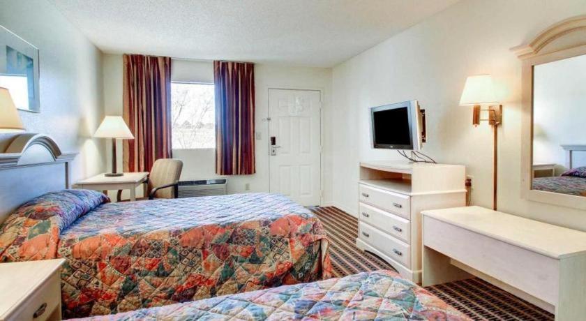 Econo Lodge Pearl Eksteriør billede