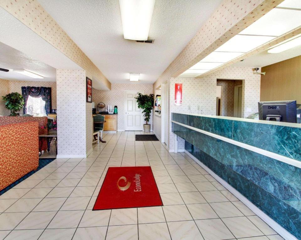 Econo Lodge Pearl Eksteriør billede
