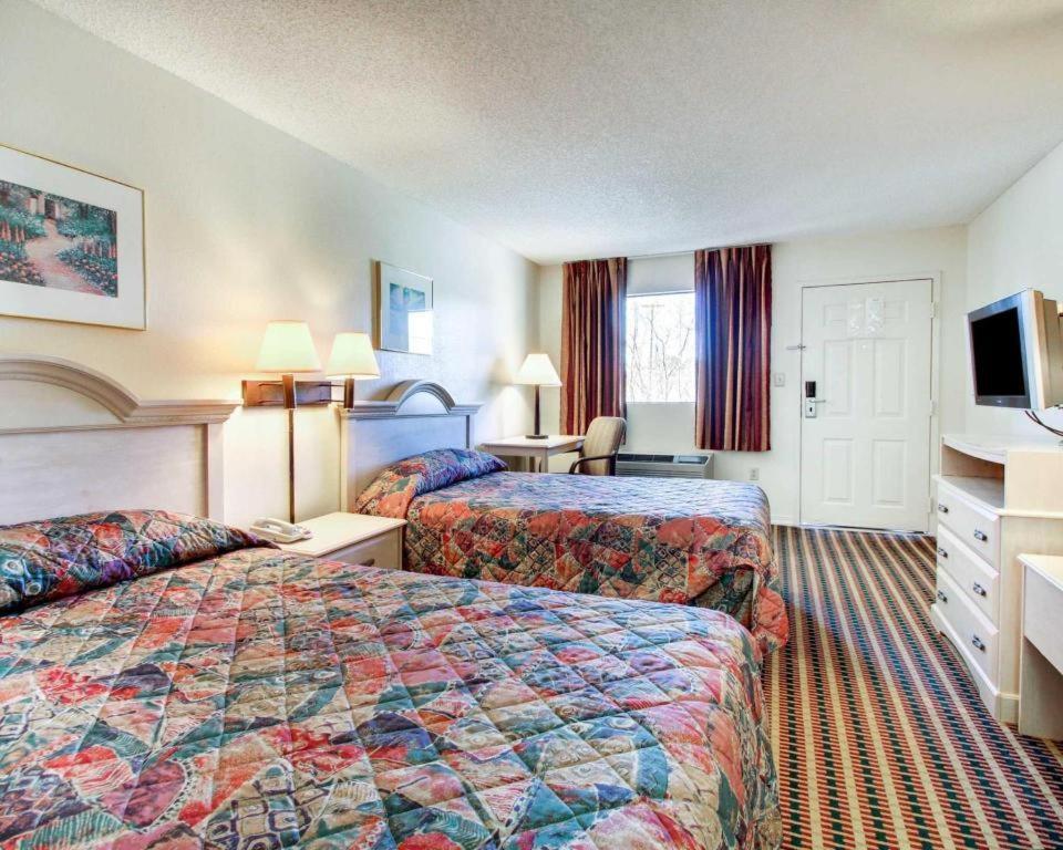 Econo Lodge Pearl Eksteriør billede