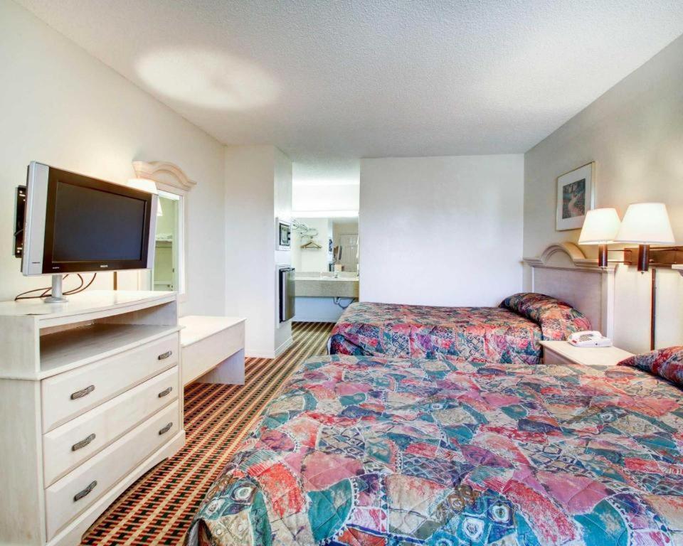 Econo Lodge Pearl Eksteriør billede