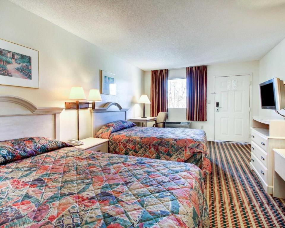 Econo Lodge Pearl Eksteriør billede