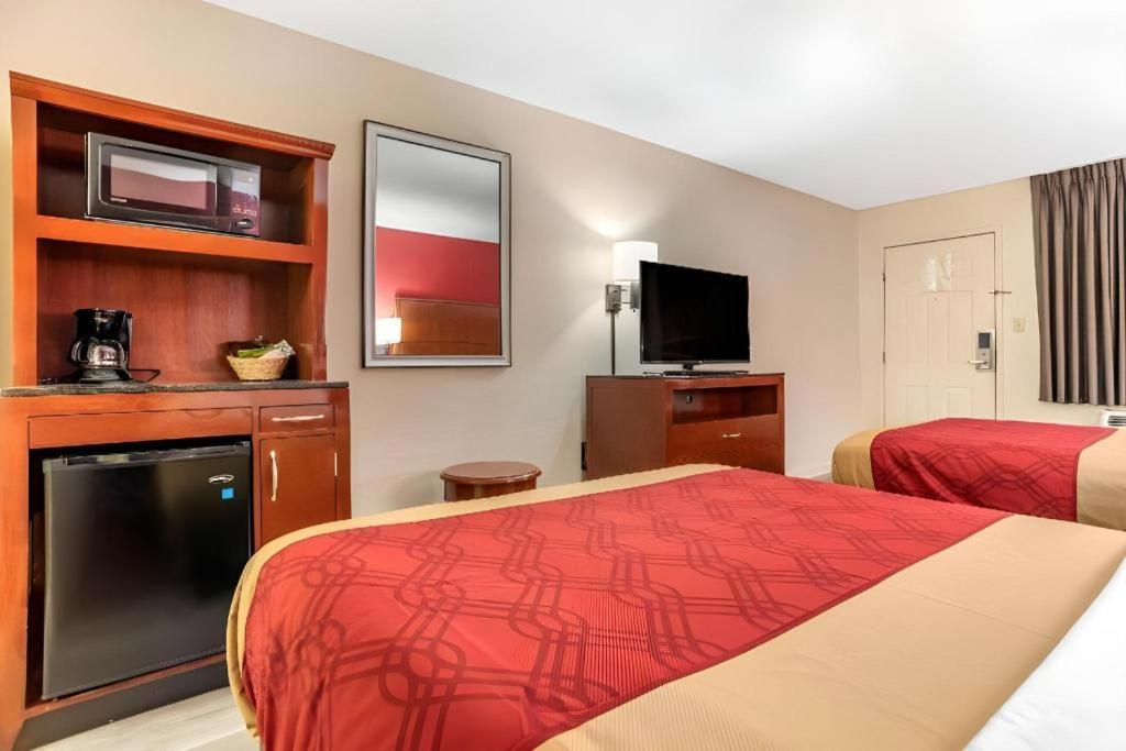 Econo Lodge Pearl Eksteriør billede