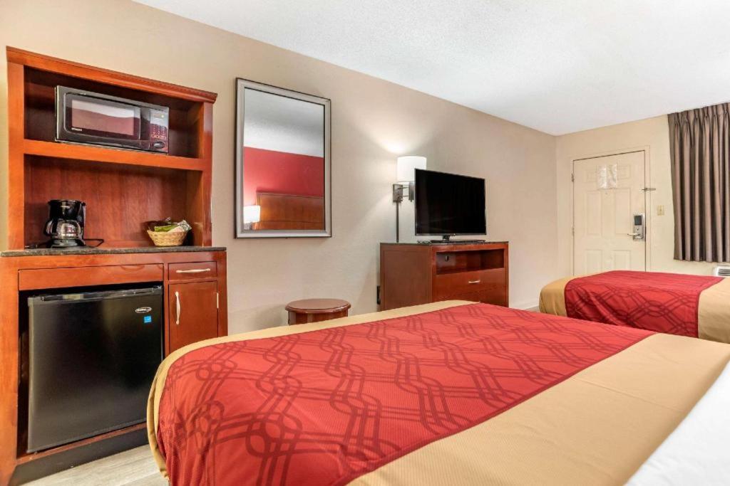 Econo Lodge Pearl Eksteriør billede